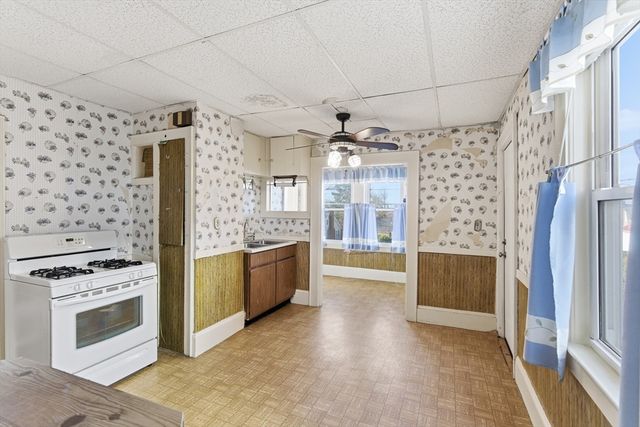 284 Beacon St, Lowell, MA 01850