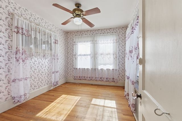 284 Beacon St, Lowell, MA 01850