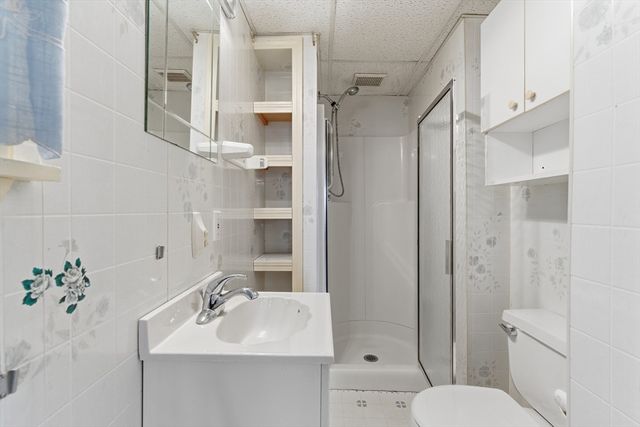 284 Beacon St, Lowell, MA 01850