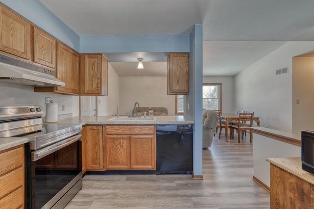 S94W35101 Crestfield COURT, Eagle, WI 53119