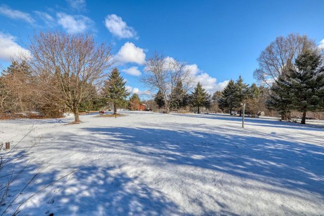 S94W35101 Crestfield COURT, Eagle, WI 53119