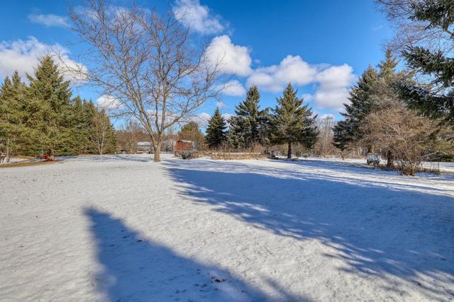 S94W35101 Crestfield COURT, Eagle, WI 53119