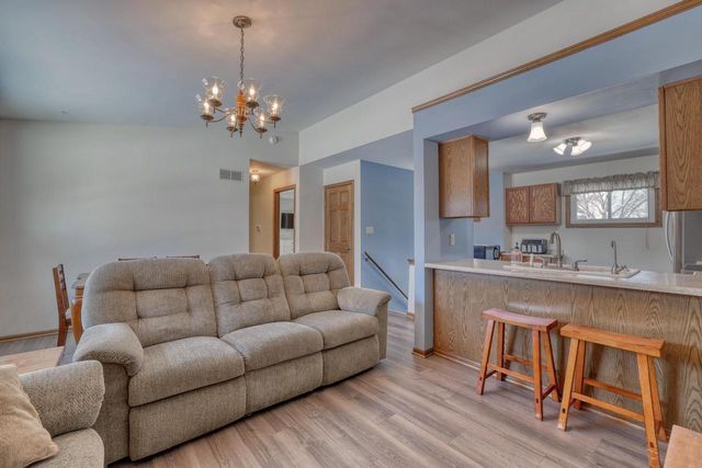 S94W35101 Crestfield COURT, Eagle, WI 53119