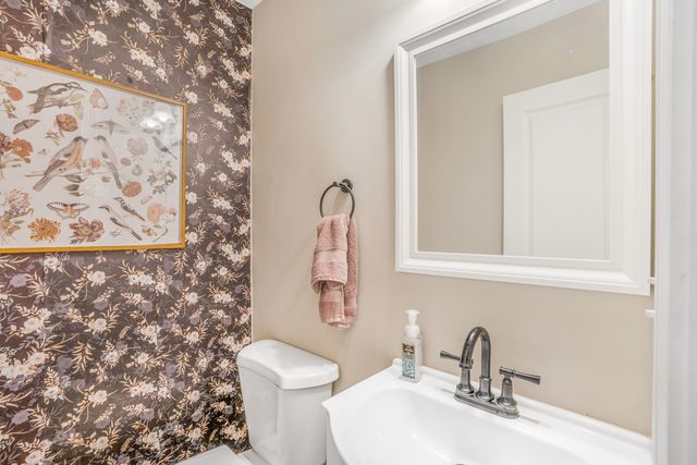 987 Lakewood Drive, Bartlett, IL 60103