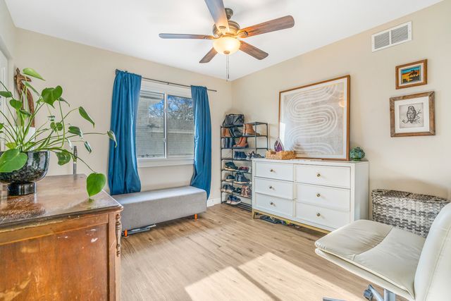 987 Lakewood Drive, Bartlett, IL 60103