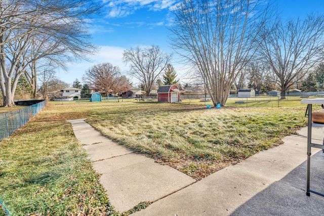 987 Lakewood Drive, Bartlett, IL 60103