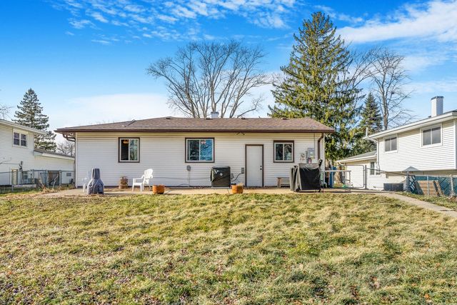 987 Lakewood Drive, Bartlett, IL 60103