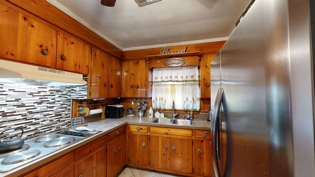 1001 Fairlane Drive, Dothan, AL 36301