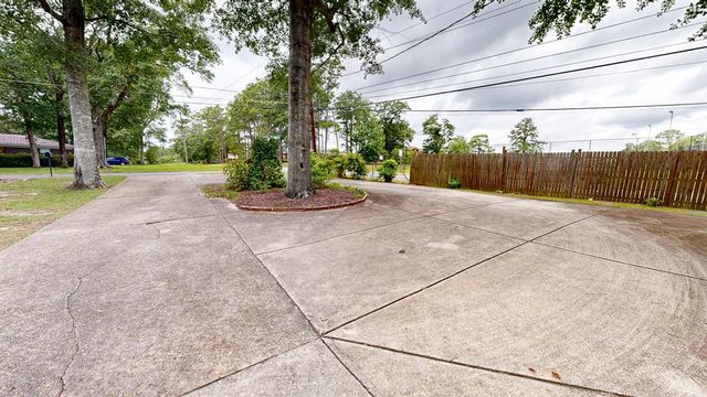 1001 Fairlane Drive, Dothan, AL 36301