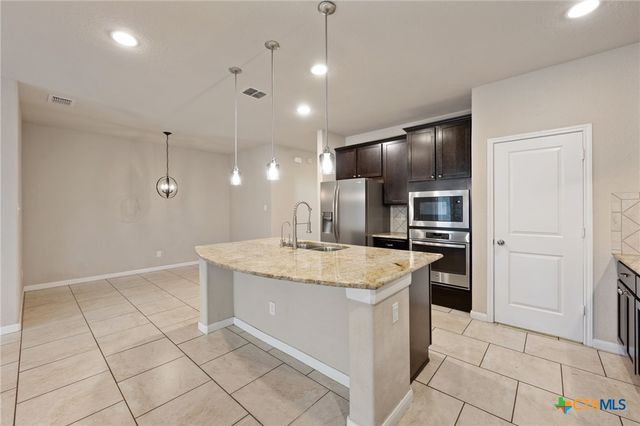 1226 Hidden Cave Drive, New Braunfels, TX 78132