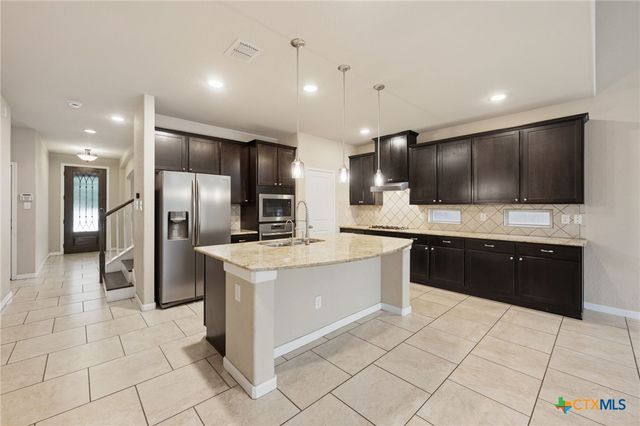 1226 Hidden Cave Drive, New Braunfels, TX 78132