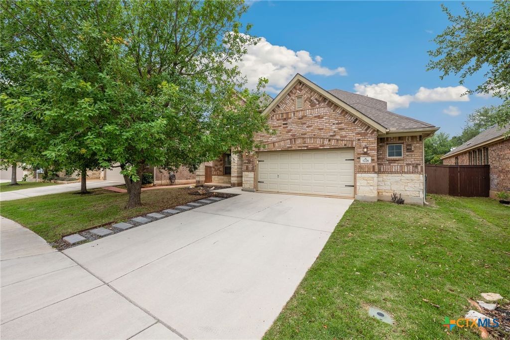 1226 Hidden Cave Drive, New Braunfels, TX 78132