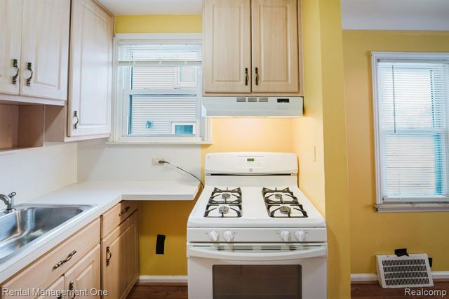 3354 Monroe Street, Dearborn, MI 48124