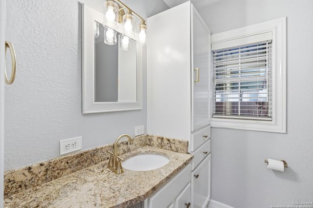 1314 W Theo Ave, San Antonio, TX 78225