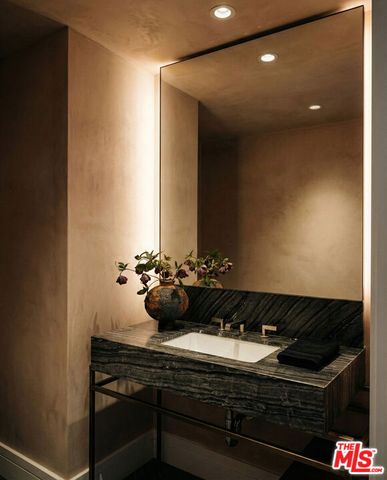 211 W Elm Court 34B, Los Angeles, CA 90067