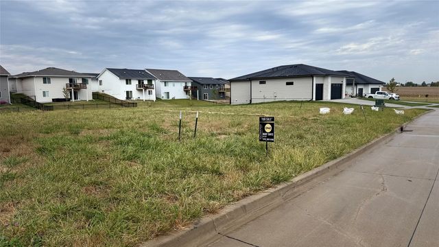 18013 Tanglewood Drive, Clive, IA 50325