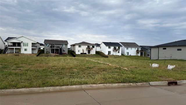 18013 Tanglewood Drive, Clive, IA 50325