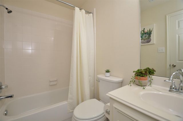 2018 Clara Lake Court, Richmond, TX 77406