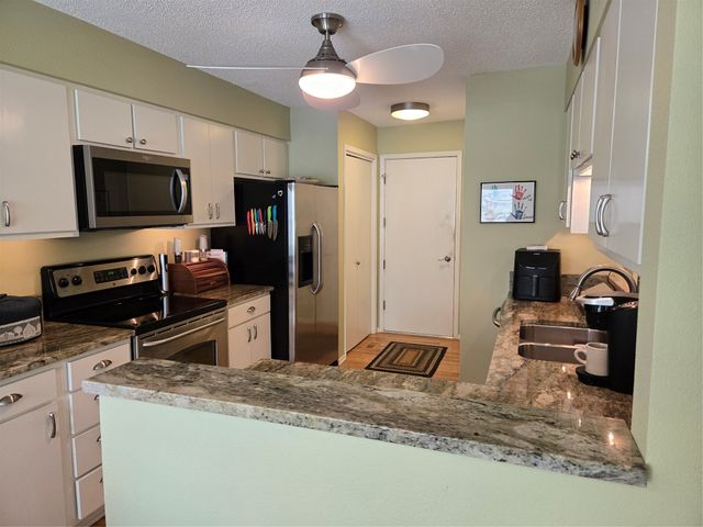 8020 Cobblestone Road, Urbandale, IA 50322