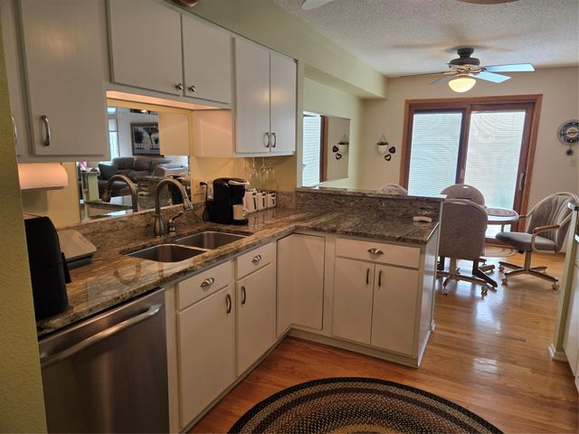 8020 Cobblestone Road, Urbandale, IA 50322