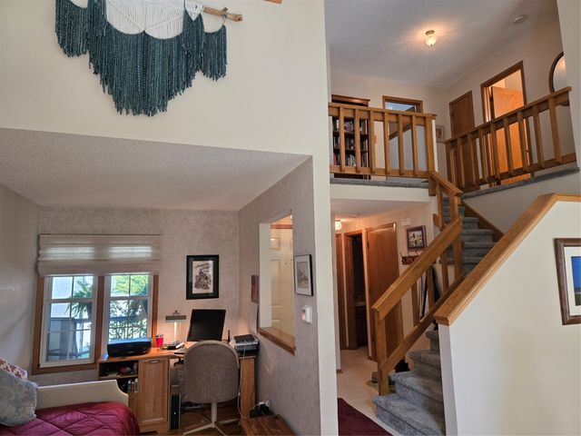 8020 Cobblestone Road, Urbandale, IA 50322