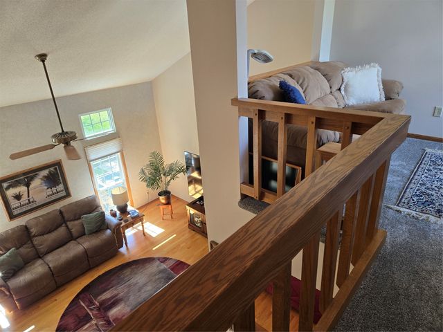 8020 Cobblestone Road, Urbandale, IA 50322