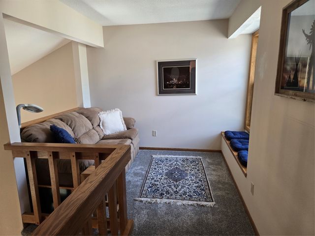 8020 Cobblestone Road, Urbandale, IA 50322