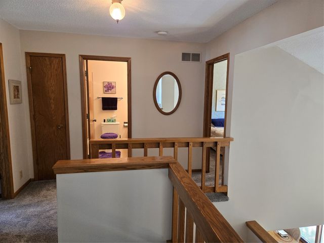 8020 Cobblestone Road, Urbandale, IA 50322