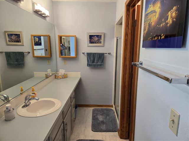 8020 Cobblestone Road, Urbandale, IA 50322