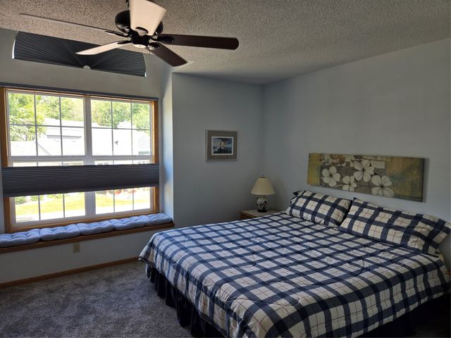 8020 Cobblestone Road, Urbandale, IA 50322