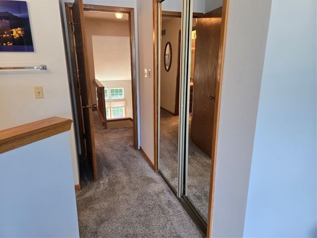 8020 Cobblestone Road, Urbandale, IA 50322