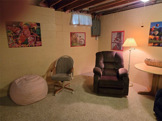 8020 Cobblestone Road, Urbandale, IA 50322