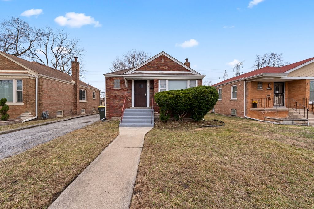 13904 S Tracy Avenue, Riverdale, IL 60827