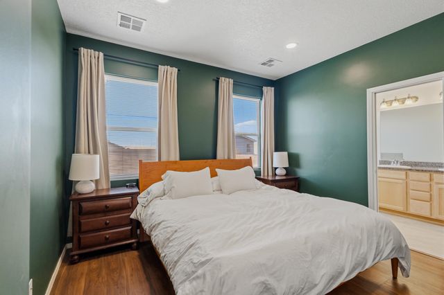 2027 White Dove Street SE, Albuquerque, NM 87123