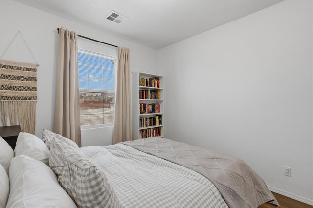 2027 White Dove Street SE, Albuquerque, NM 87123