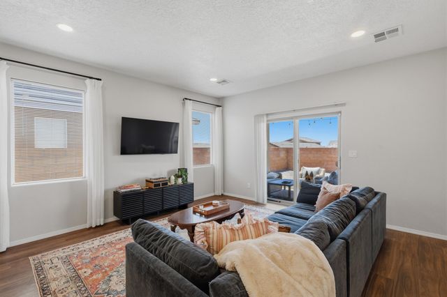2027 White Dove Street SE, Albuquerque, NM 87123