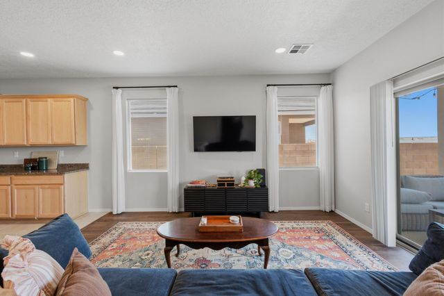 2027 White Dove Street SE, Albuquerque, NM 87123