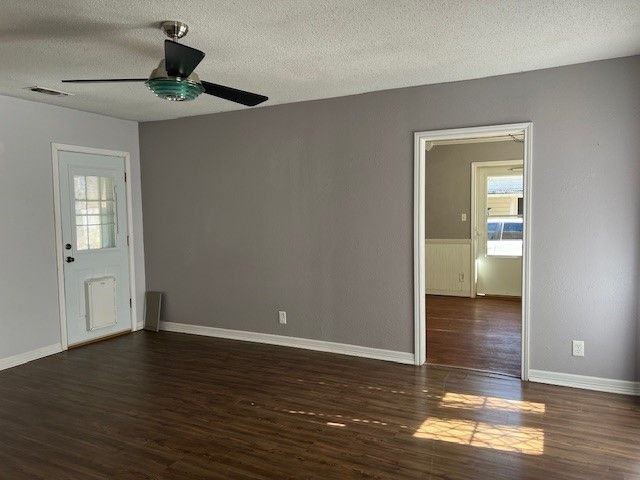 2513 W Walker Street, Denison, TX 75020