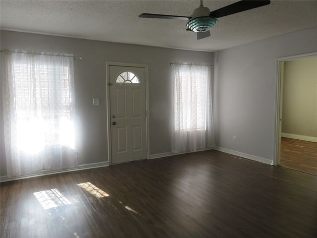 2513 W Walker Street, Denison, TX 75020