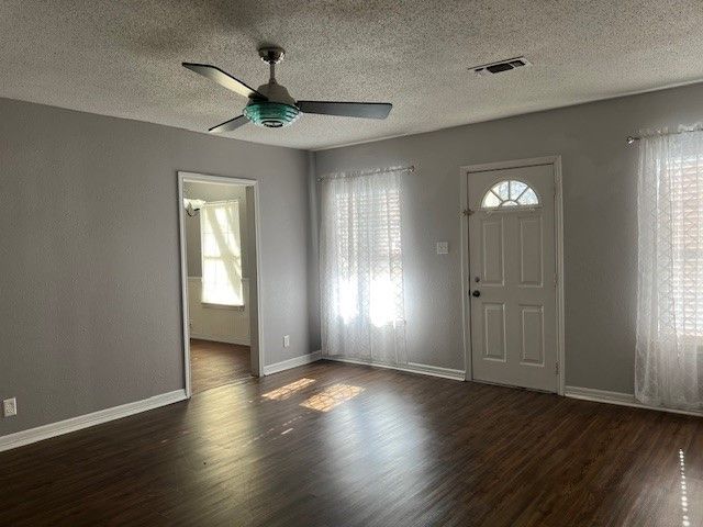2513 W Walker Street, Denison, TX 75020