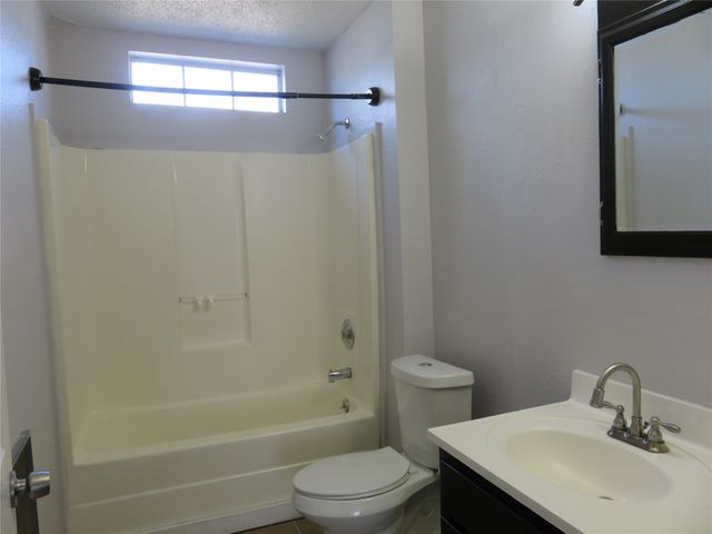 2513 W Walker Street, Denison, TX 75020