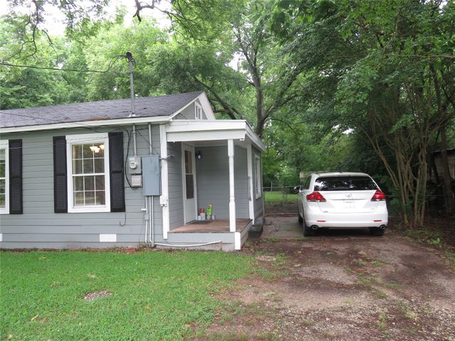 2513 W Walker Street, Denison, TX 75020