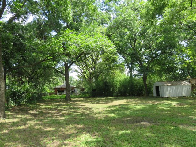 2513 W Walker Street, Denison, TX 75020