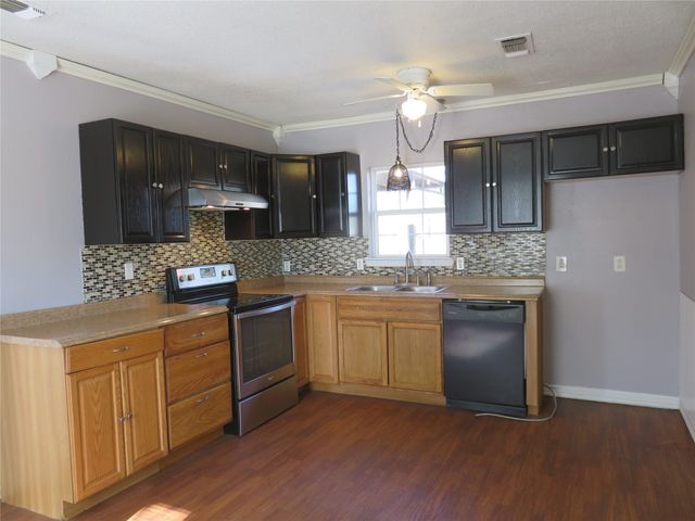 2513 W Walker Street, Denison, TX 75020