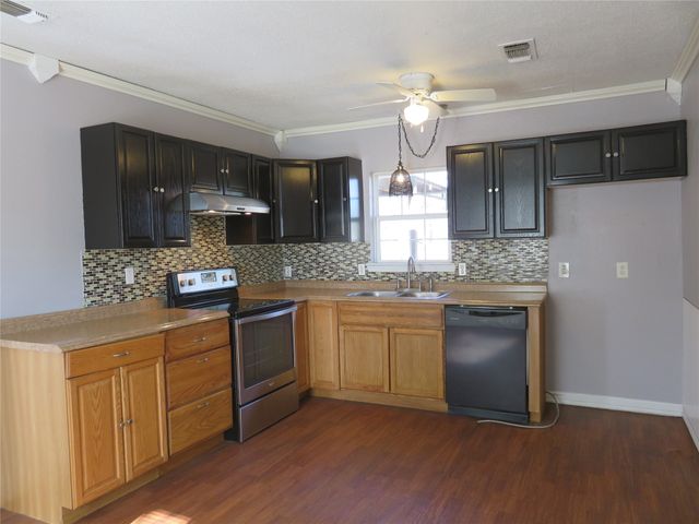 2513 W Walker Street, Denison, TX 75020
