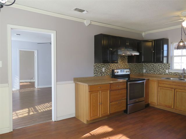 2513 W Walker Street, Denison, TX 75020