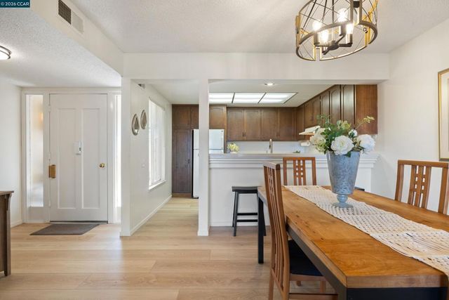 1348 1348 Rockledge Ln 4, Walnut Creek, CA 94595