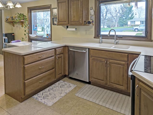 2155 Oriole Drive, Freeport, IL 61032