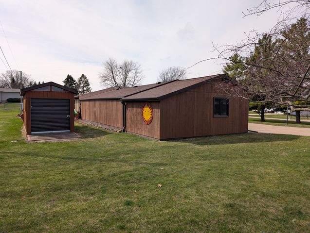 2155 Oriole Drive, Freeport, IL 61032