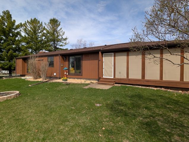 2155 Oriole Drive, Freeport, IL 61032